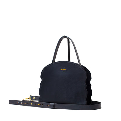 Custom made leather purse with artisanal craftmanship